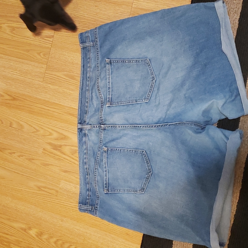 ON Shorts - Picture 3 of 3